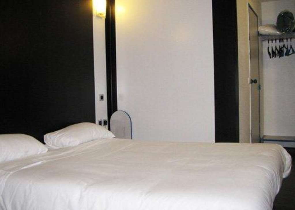 Comfort Hotel Poissy Technoparc Habitación foto